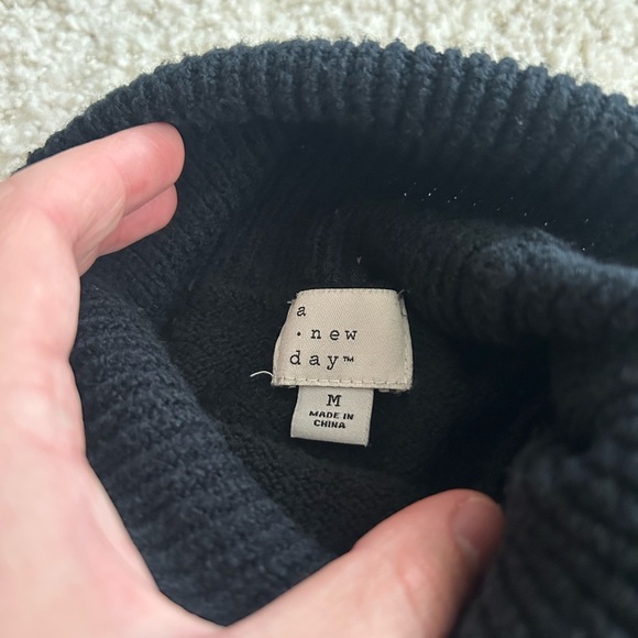 A new day turtleneck sweater - Picture 3 of 3